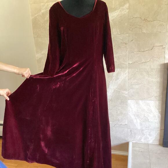Vintage Burgundy Velvet Gown - 14 - Scoop Neck 80s Holiday Formal Winter Wedding - Picture 4 of 14